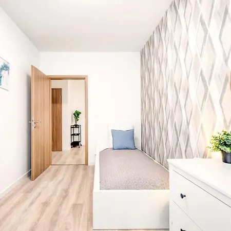 Very - Large And Quiet * بودابست