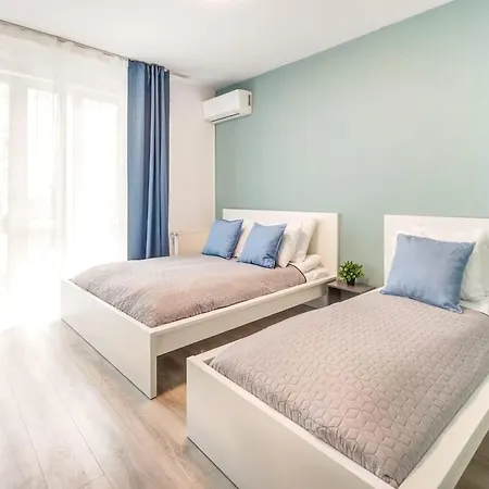 Very - Large And Quiet * بودابست