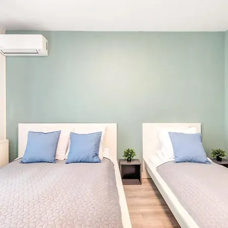 Very - Large And Quiet * بودابست